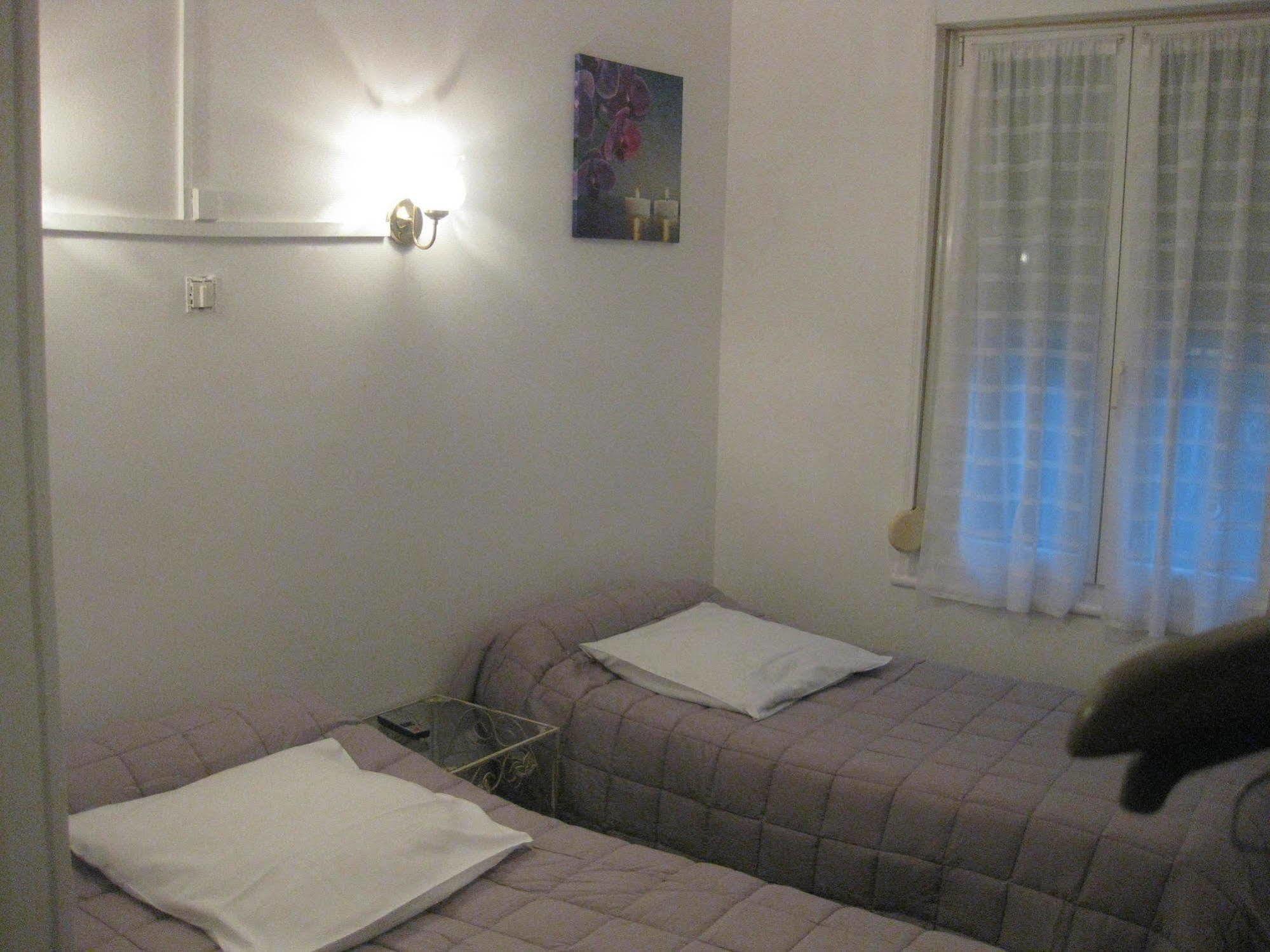 Le Monopole Hotell Reims Exteriör bild